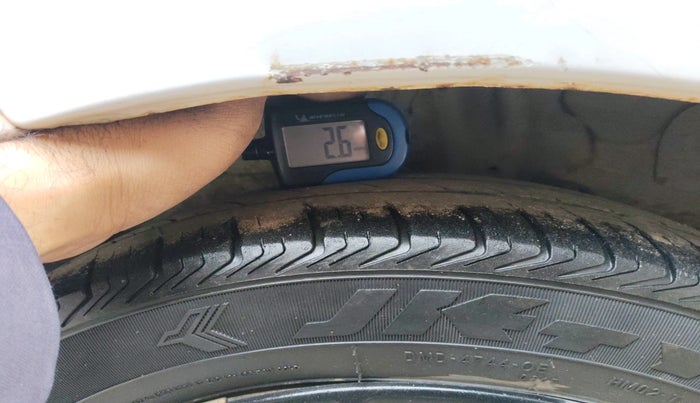 2013 Chevrolet Spark LT 1.0, Petrol, Manual, 1,36,000 km, tyre