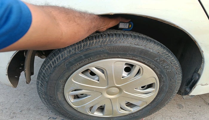 2010 Maruti Swift LXI 1.3, Petrol, Manual, 79,600 km, tyre