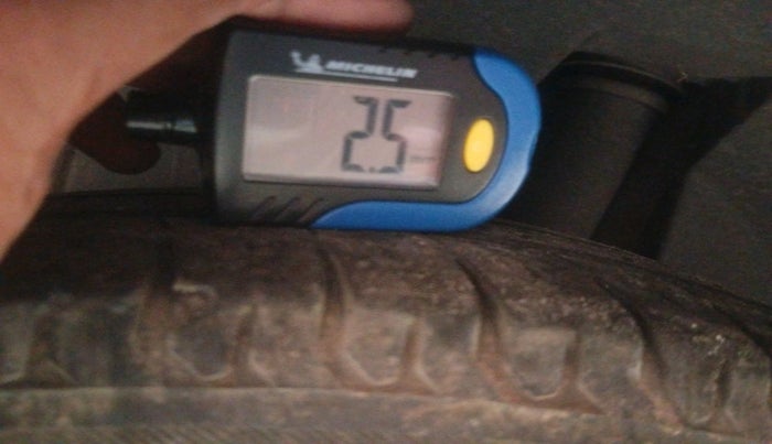 2017 Maruti Dzire VXI AMT, Petrol, Automatic, 89,491 km, tyre