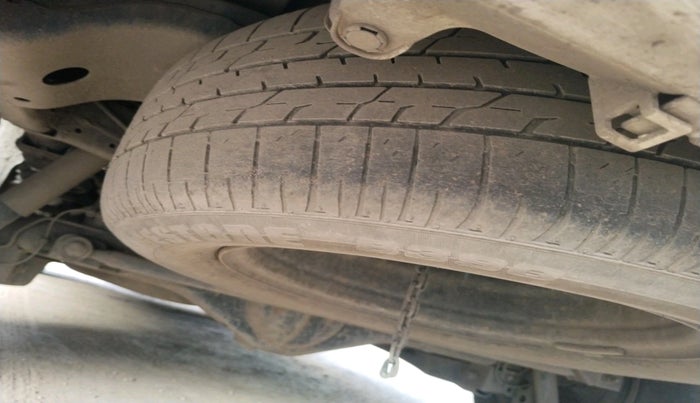 2021 Toyota Innova Crysta 2.4 G 8 STR, Diesel, Manual, 1,37,766 km, tyre