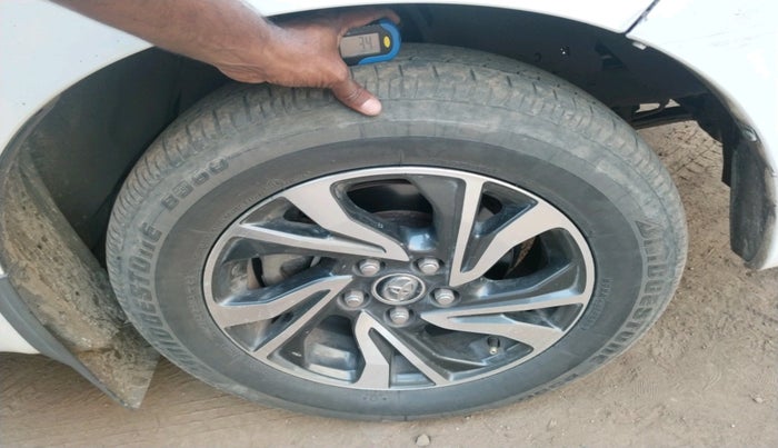 2021 Toyota Innova Crysta 2.4 G 8 STR, Diesel, Manual, 1,37,766 km, tyre