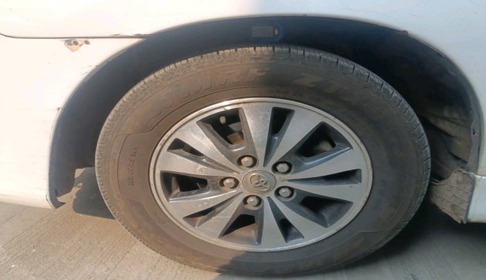 2015 Toyota Innova 2.5 VX 8 STR, Diesel, Manual, 1,87,019 km, tyre