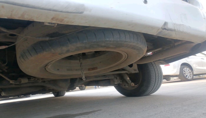 2015 Toyota Innova 2.5 VX 8 STR, Diesel, Manual, 1,87,019 km, tyre