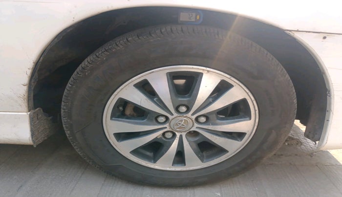 2015 Toyota Innova 2.5 VX 8 STR, Diesel, Manual, 1,87,019 km, tyre