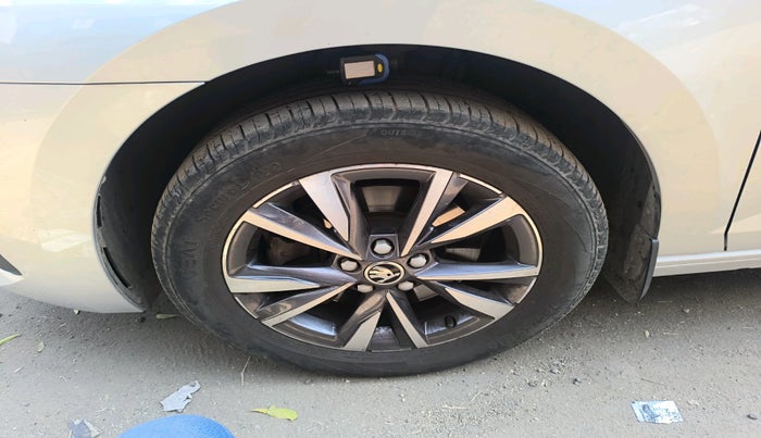 2022 Skoda SLAVIA STYLE 1.5L TSI DSG, Petrol, Automatic, 25,726 km, tyre