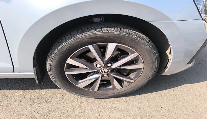 2022 Skoda SLAVIA STYLE 1.5L TSI DSG, Petrol, Automatic, 25,726 km, tyre