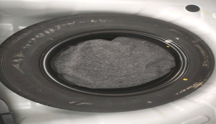 2025 KIA SONET HTK (O) 1.2 Petrol MT, Petrol, Manual, 8,116 km, tyre