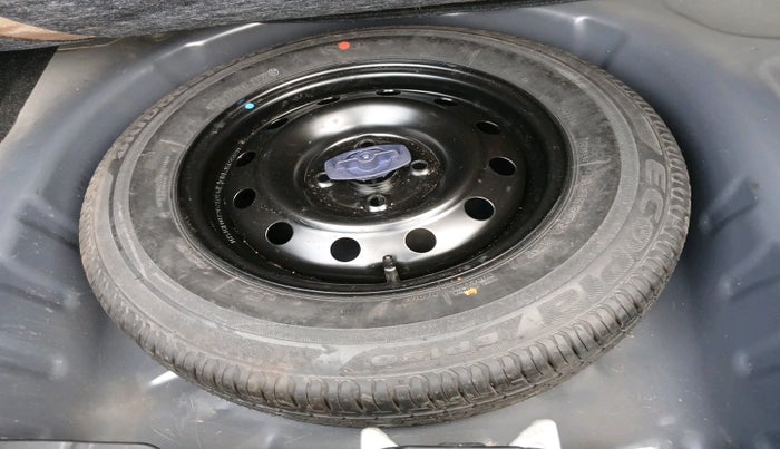 2023 Maruti Dzire VXI, Petrol, Manual, 15,541 km, tyre