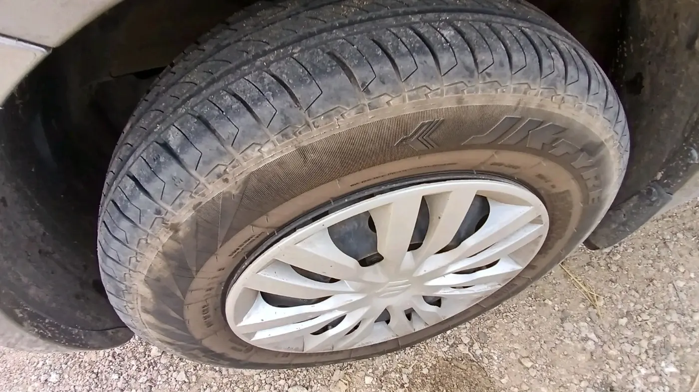2023 Maruti Dzire VXI, Petrol, Manual, 15,541 km, tyre