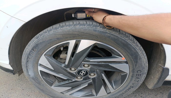 2021 Hyundai NEW I20 ASTA 1.2 MT, Petrol, Manual, 27,422 km, tyre