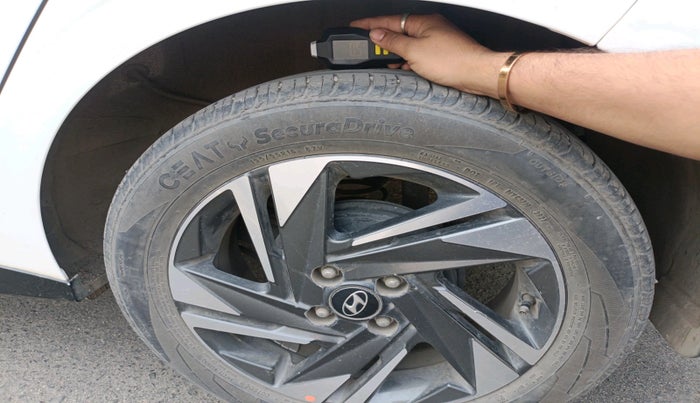 2021 Hyundai NEW I20 ASTA 1.2 MT, Petrol, Manual, 27,422 km, tyre