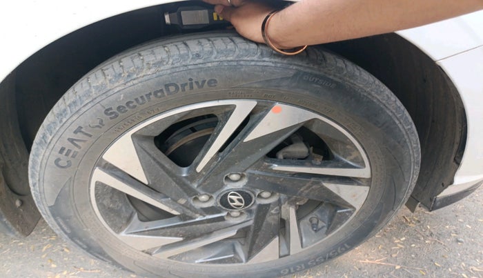 2021 Hyundai NEW I20 ASTA 1.2 MT, Petrol, Manual, 27,422 km, tyre