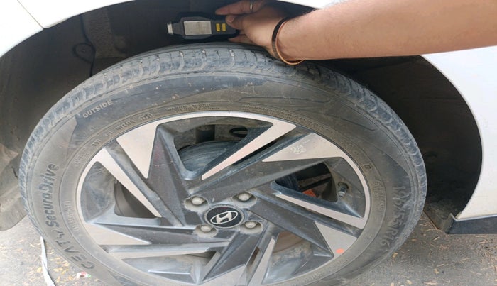 2021 Hyundai NEW I20 ASTA 1.2 MT, Petrol, Manual, 27,422 km, tyre