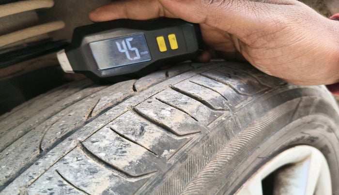 2013 Nissan Sunny XV DIESEL, Diesel, Manual, 1,40,828 km, tyre