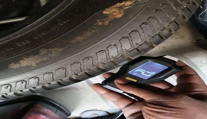 2013 Nissan Sunny XV DIESEL, Diesel, Manual, 1,40,828 km, tyre