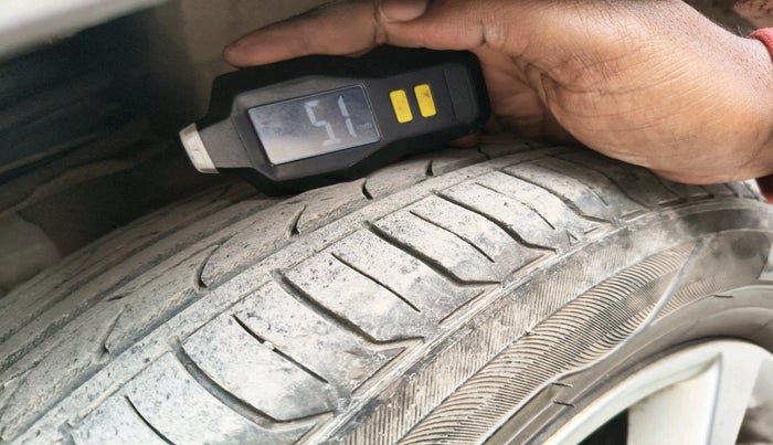 2013 Nissan Sunny XV DIESEL, Diesel, Manual, 1,40,828 km, tyre