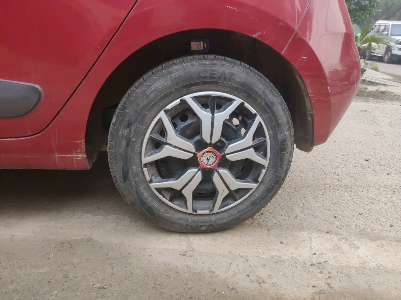 2017 Hyundai Grand i10 SPORTZ 1.1 CRDI, Diesel, Manual, 1,04,073 km, tyre