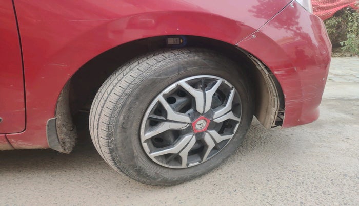 2017 Hyundai Grand i10 SPORTZ 1.1 CRDI, Diesel, Manual, 1,04,073 km, tyre