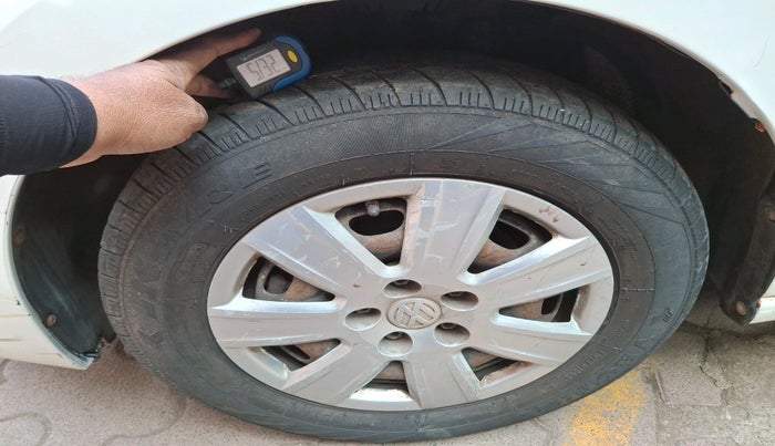 2012 Volkswagen Vento TRENDLINE 1.6, Petrol, Manual, 57,580 km, tyre