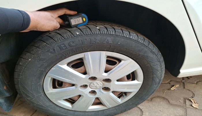 2012 Volkswagen Vento TRENDLINE 1.6, Petrol, Manual, 57,580 km, tyre