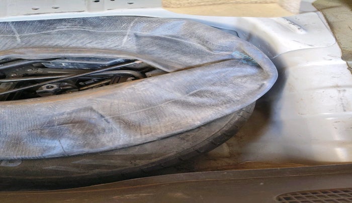 2012 Hyundai i10 MAGNA 1.2, Petrol, Manual, 1,22,679 km, tyre