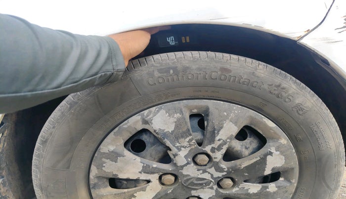 2012 Hyundai i10 MAGNA 1.2, Petrol, Manual, 1,22,679 km, tyre