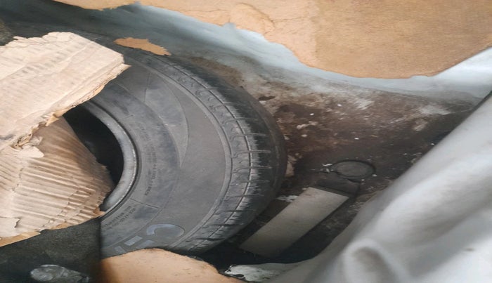 2014 Hyundai Eon D-LITE+, Petrol, Manual, 48,637 km, tyre