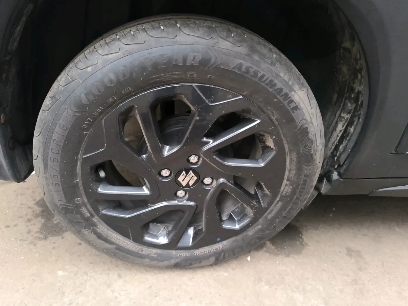 2024 Maruti FRONX DELTA PLUS 1.2L AGS, Petrol, Automatic, 34,731 km, tyre