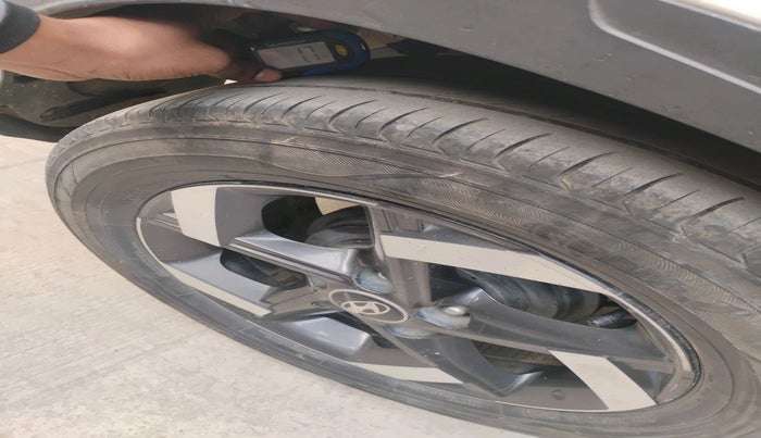 2020 Hyundai VENUE SX 1.5 CRDI, Diesel, Manual, 1,50,542 km, tyre