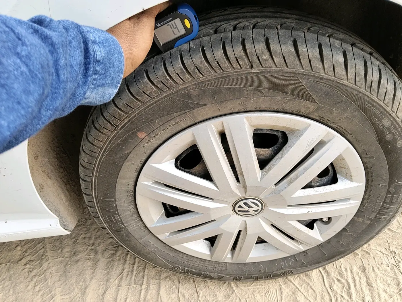 2019 Volkswagen Ameo TRENDLINE 1.0L, CNG, Manual, 1,48,954 km, tyre