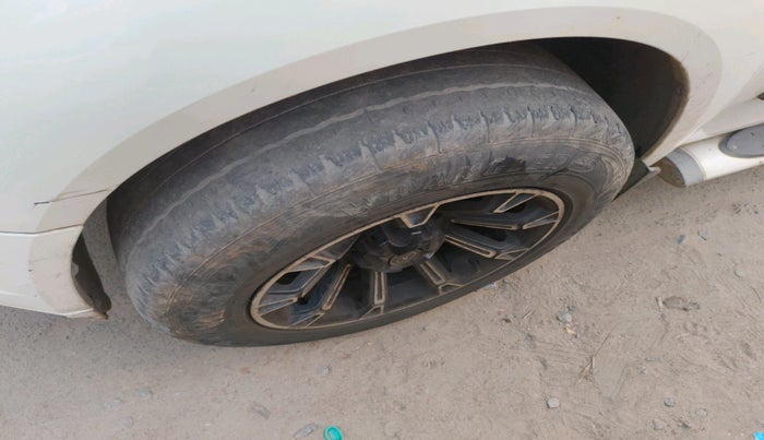 2016 Mahindra XUV500 W4, Diesel, Manual, 1,99,287 km, tyre