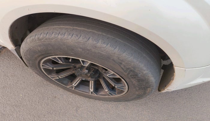 2016 Mahindra XUV500 W4, Diesel, Manual, 1,99,287 km, tyre