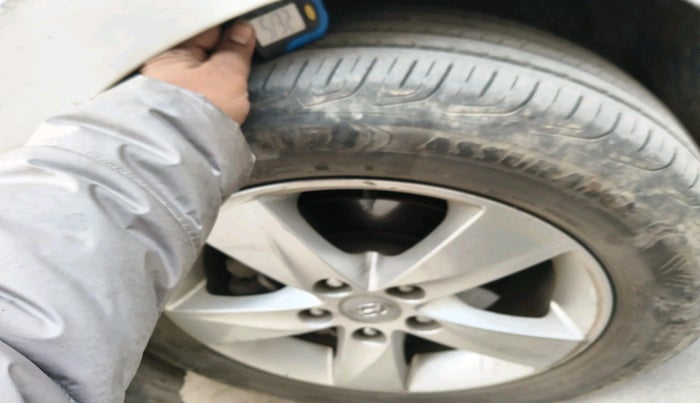 2014 Hyundai New Elantra 1.6 SX MT DIESEL, Diesel, Manual, 1,42,488 km, tyre