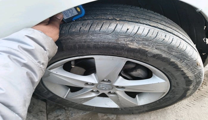 2014 Hyundai New Elantra 1.6 SX MT DIESEL, Diesel, Manual, 1,42,488 km, tyre