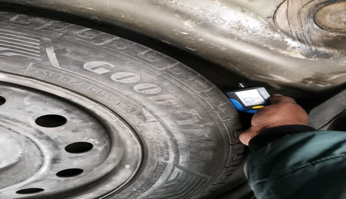 2015 Maruti Swift VDI, Diesel, Manual, 70,010 km, tyre