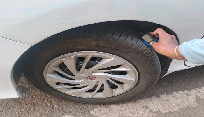 2015 Honda City 1.5L I-VTEC SV, Petrol, Manual, 1,54,056 km, tyre