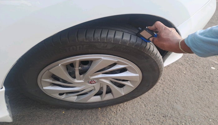 2015 Honda City 1.5L I-VTEC SV, Petrol, Manual, 1,54,056 km, tyre