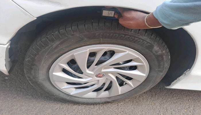 2015 Honda City 1.5L I-VTEC SV, Petrol, Manual, 1,54,056 km, tyre