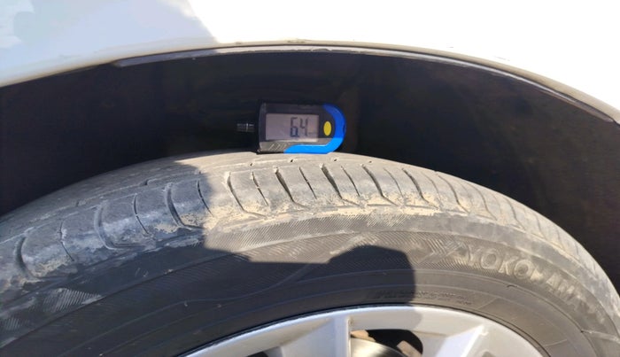 2015 Skoda Octavia ELEGANCE 2.0 TDI AT, Diesel, Automatic, 1,58,887 km, tyre