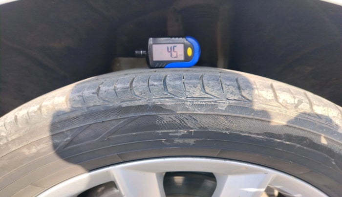 2015 Skoda Octavia ELEGANCE 2.0 TDI AT, Diesel, Automatic, 1,58,887 km, tyre