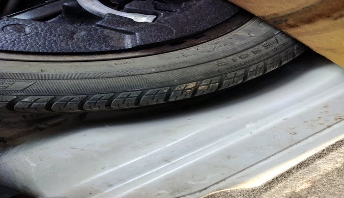 2015 Skoda Octavia ELEGANCE 2.0 TDI AT, Diesel, Automatic, 1,58,887 km, tyre