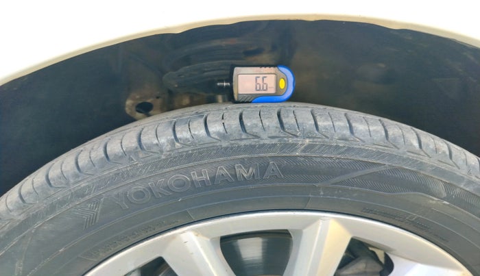 2015 Skoda Octavia ELEGANCE 2.0 TDI AT, Diesel, Automatic, 1,58,887 km, tyre