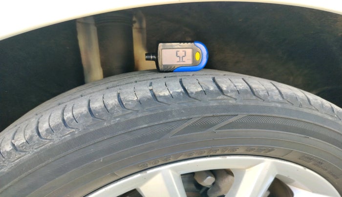 2015 Skoda Octavia ELEGANCE 2.0 TDI AT, Diesel, Automatic, 1,58,887 km, tyre