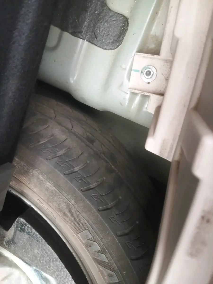2019 Mahindra XUV300 W8 (O) 1.5 DIESEL AMT, Diesel, Automatic, 95,569 km, tyre