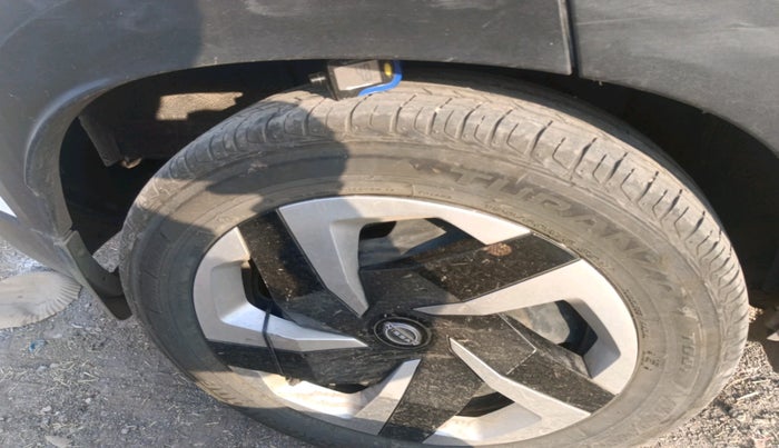 2021 Nissan MAGNITE XL TURBO, Petrol, Manual, 70,817 km, tyre