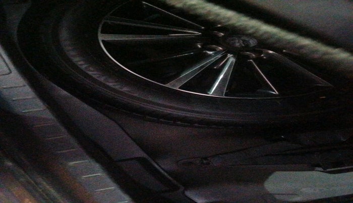 2017 Toyota Corolla Altis G CVT PETROL, Petrol, Automatic, 1,25,470 km, tyre