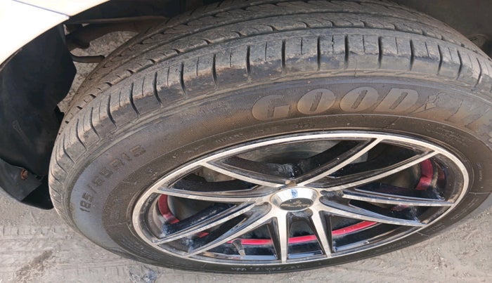 2014 Maruti Swift ZXI, Petrol, Manual, 56,030 km, tyre