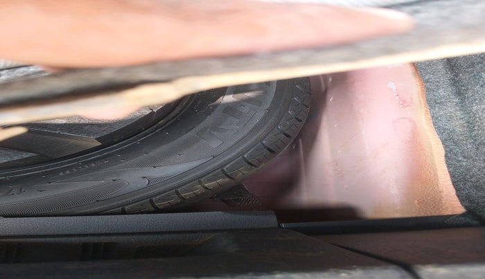 2020 Volkswagen Polo COMFORTLINE 1.0L MPI, Petrol, Manual, 66,321 km, tyre