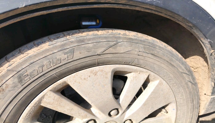 2016 Maruti S Cross ALPHA 1.3, Diesel, Manual, 1,45,013 km, tyre