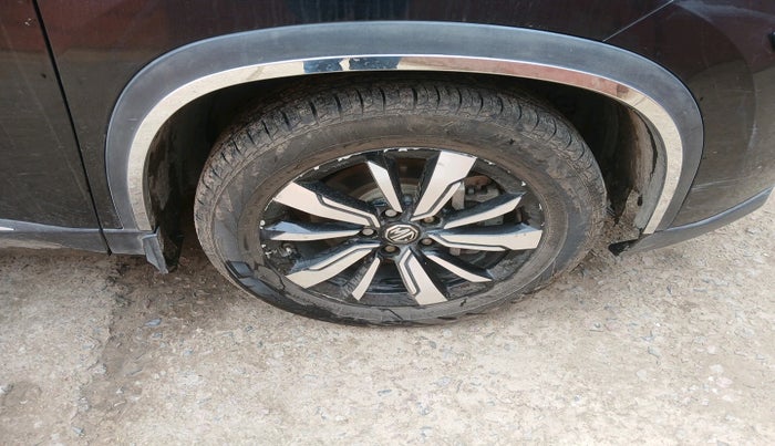 2019 MG HECTOR SHARP 2.0 DIESEL, Diesel, Manual, 1,41,585 km, tyre